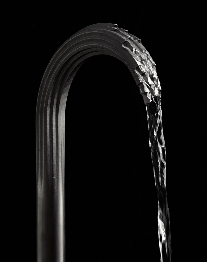 Ams_DXV_3D_faucet_one_water-2-809x1024