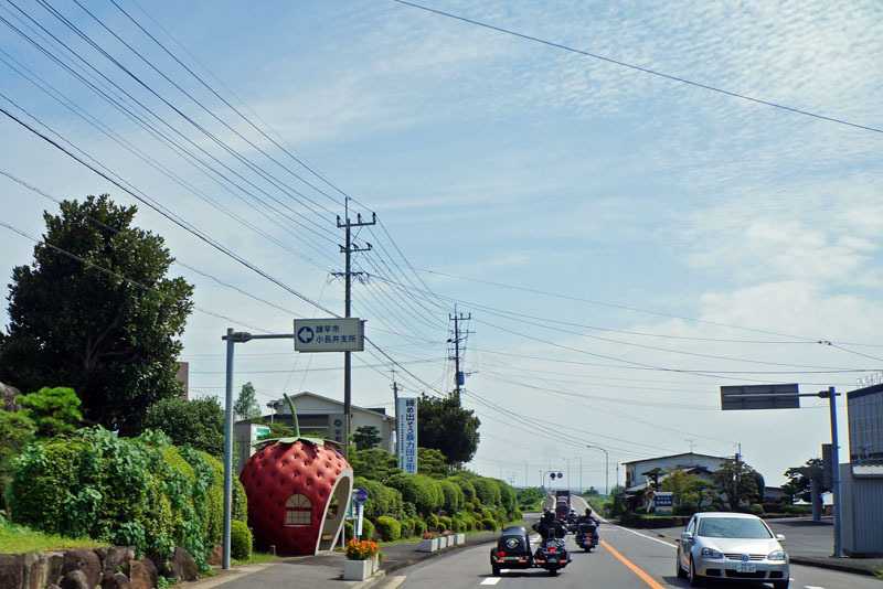 fruit-bus-stops-motorcycle-1a