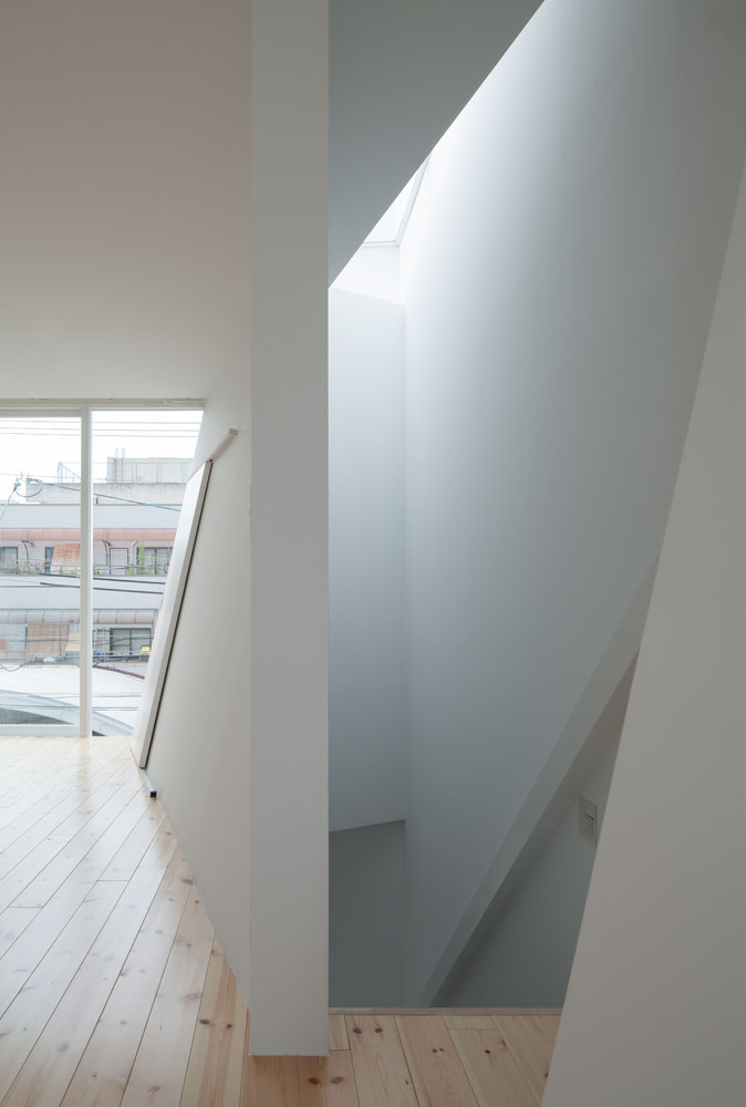 Second floor and skylight upside stair Photo_Yohei Sasakura