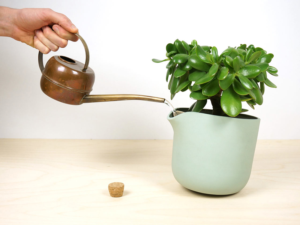 studio-lorier-self-watering-flowerpot-natural-balance-1