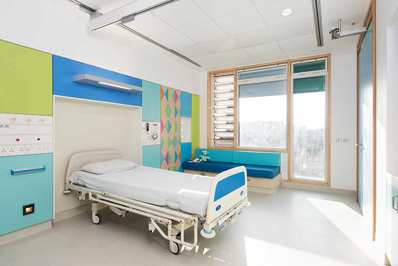 morag-myerscough-sheffield-childrens-hospital-bedrooms-designboom-06