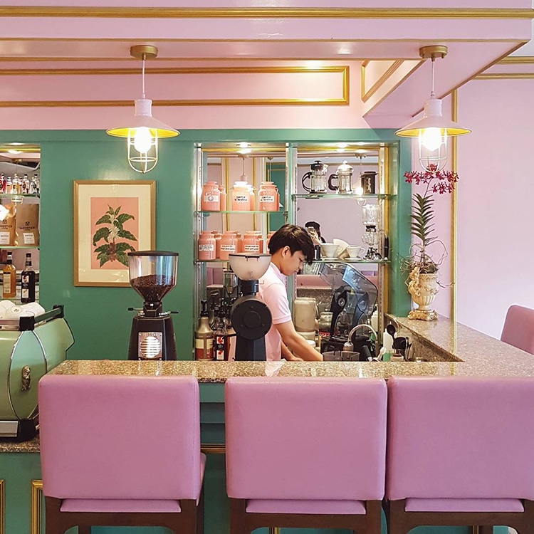 wes-anderson-style-cafe-congreso-8