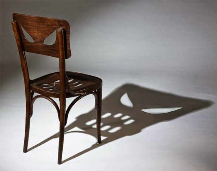 scary-chair-design-700&#215;551