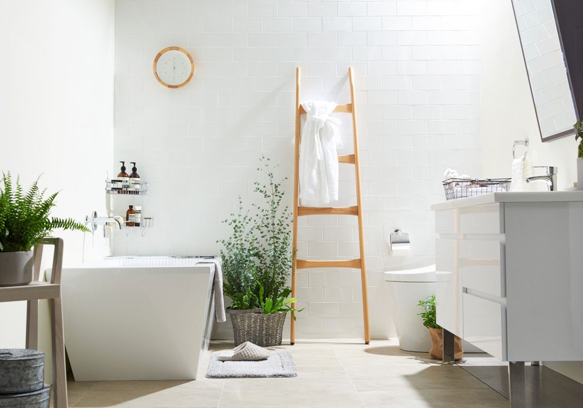 03-minimalist-bathroom