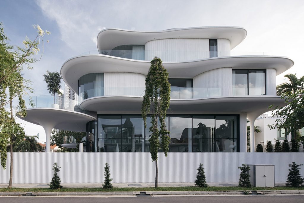 新加坡建築團隊EHKA Studio,獨棟別墅,曲弧建築,有機建築,混凝土,清玻璃,波浪造型建築,