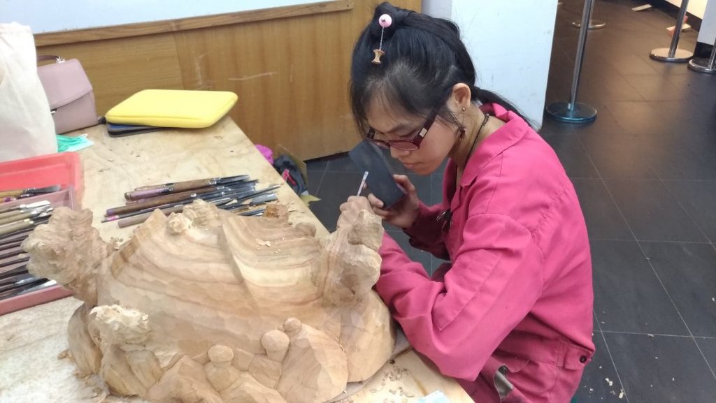陳佩吟  木雕 藝術家