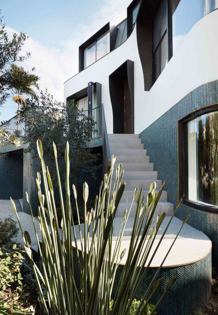 Bondi Bombora house 綠松石 瓷磚 海水綠立面曲折起伏