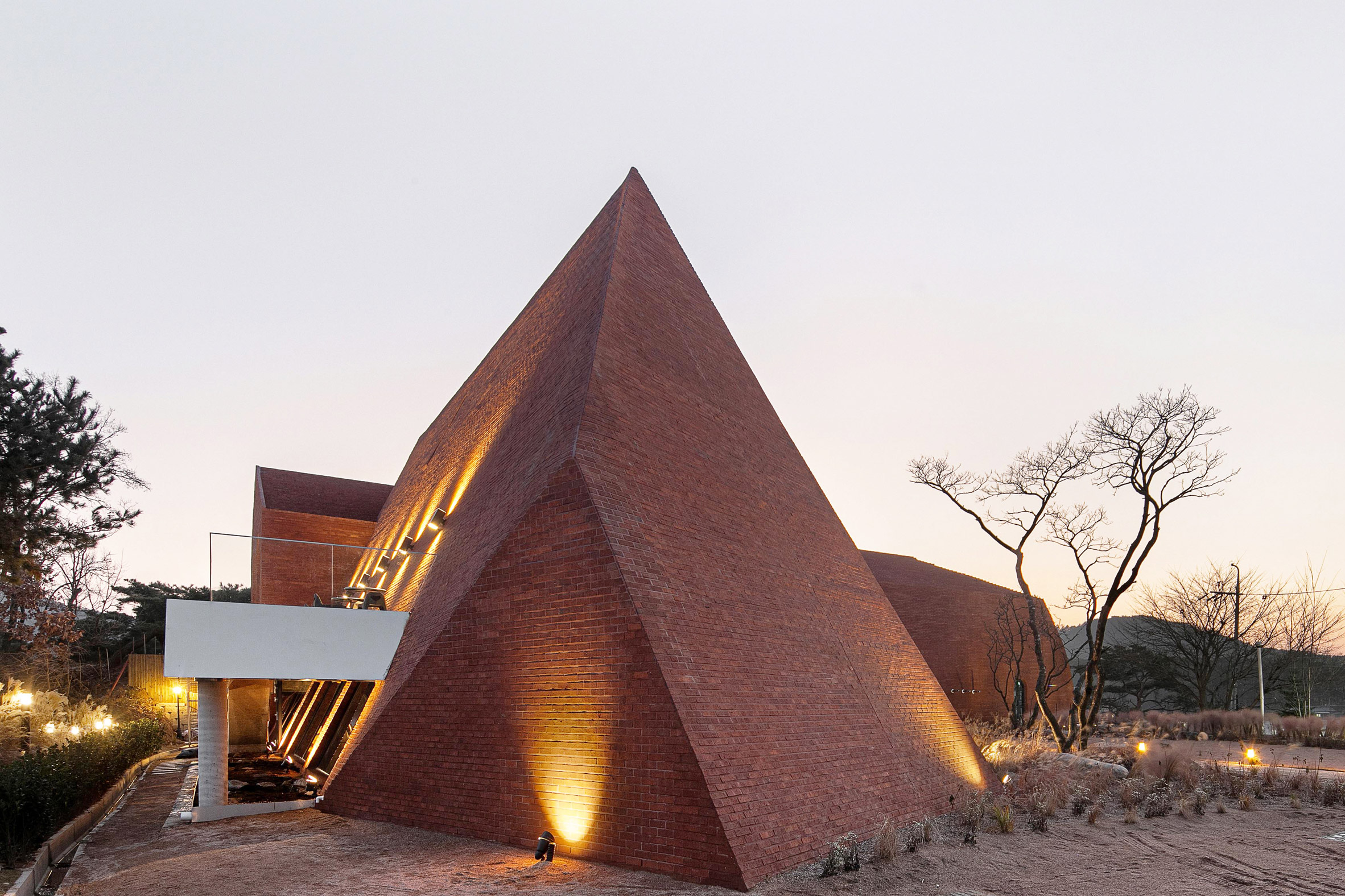 sosokki-anac-abogoga-cafe-south-korea_dezeen_2364_col_0
