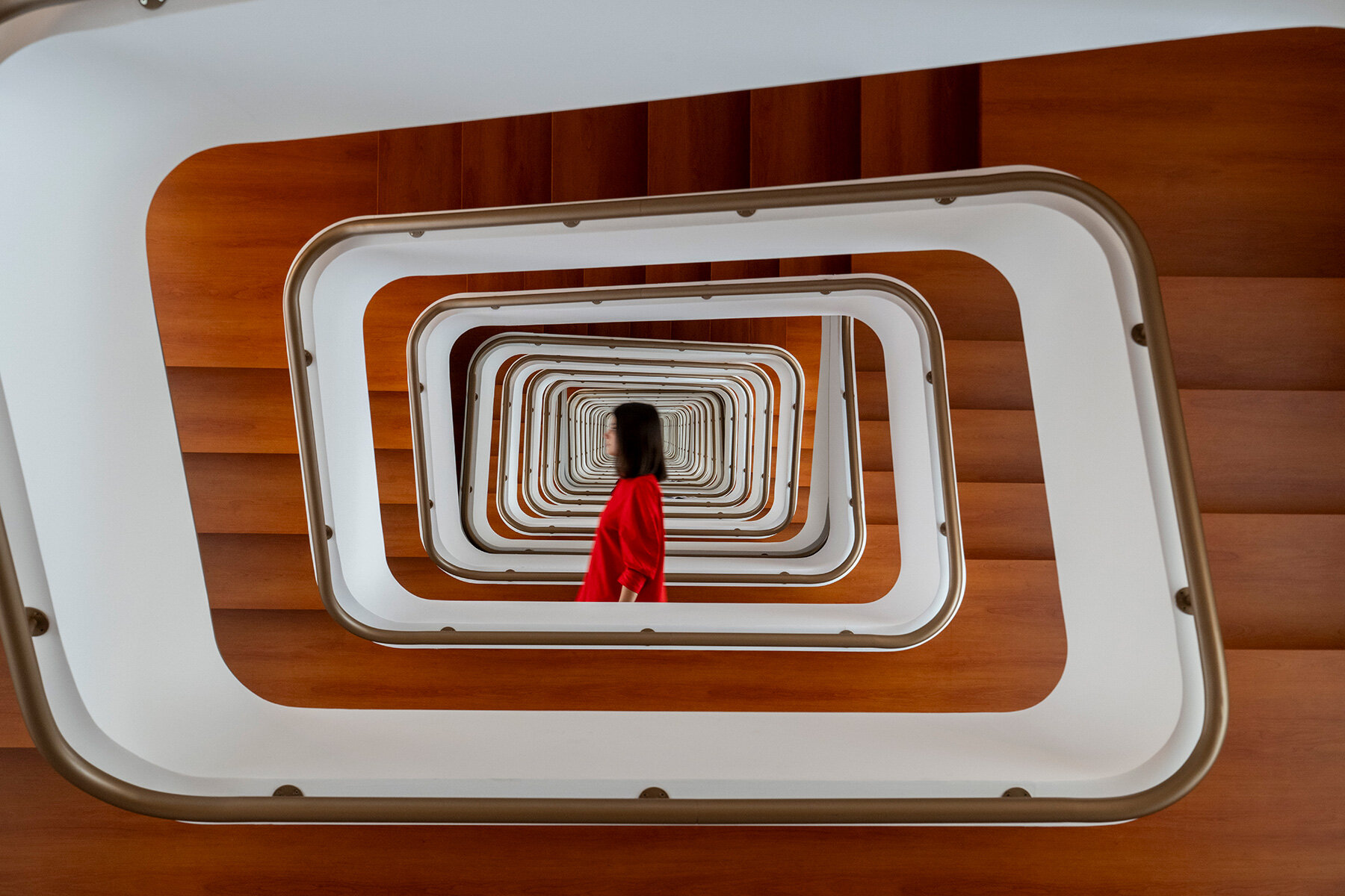 leandro-erlich-paris-grand-palais-immersive-illusions-reality-designboom-large01