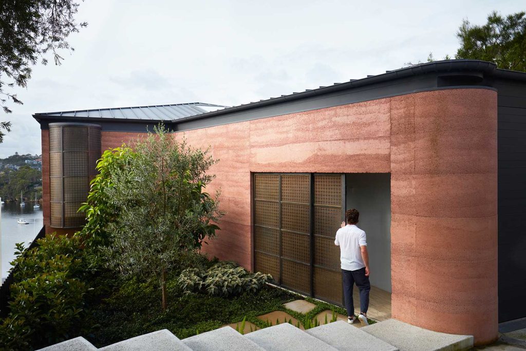 modern-rammed-earth-house-090826-713-01-1024×683