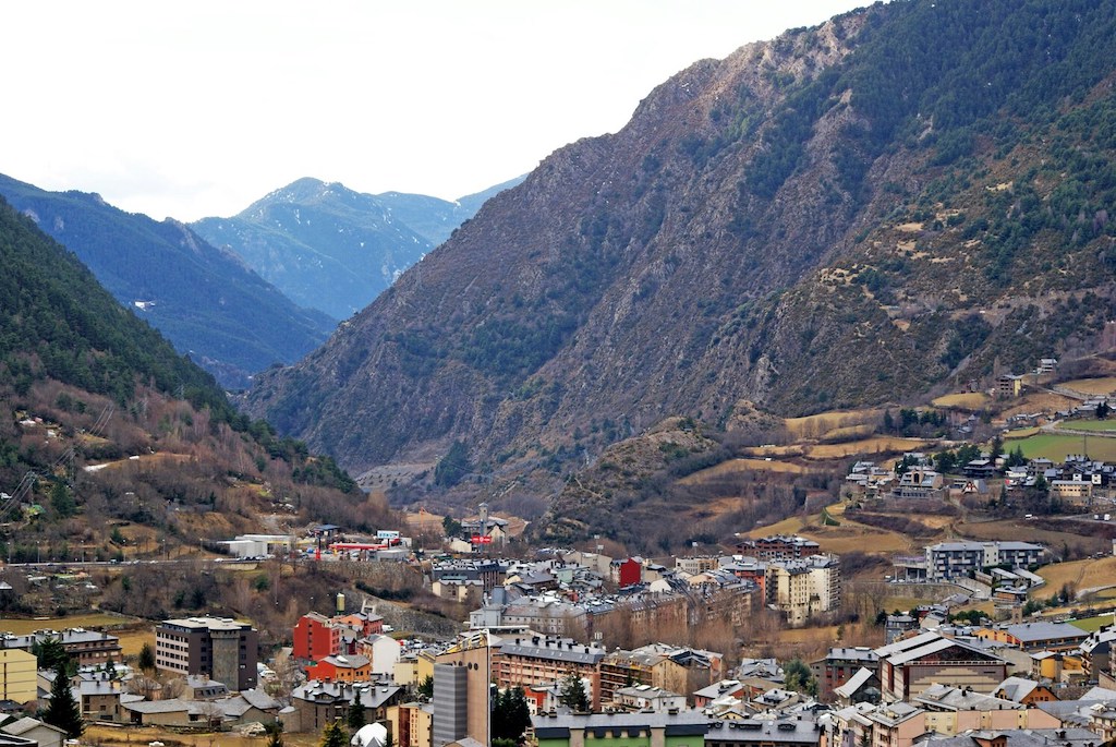 fire-severely-damages-jean-nouvels-la-querola-in-andorra_2
